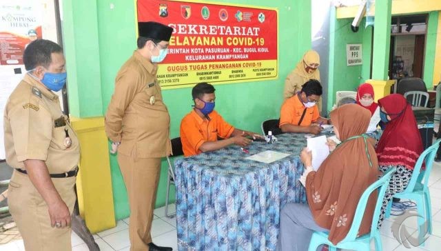 Plt Walikota Pasuruan Tinjau Penyerahan BST Tahap Dua