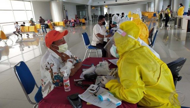 192 Pekerja Migran Tiba di Jatim Jalani Rapid Test, 1 Orang Reaktif