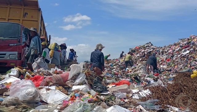 Tak Mampu Menampung, TPA Pakusari Semakin Menggunung