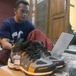 Jelang New Normal, Penjual Sepatu Mojokerto Mulai Bangkit