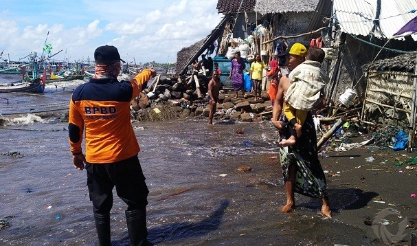 Banjir Rob di Situbondo Terjang 20 Rumah Warga Kampung Pesisir