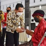 Bupati Lumajang Pantau Langsung Pendistribusian Bansos Dampak Corona