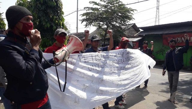 THR Belum Dibayar, Buruh Plywood Jombang Turun Jalan