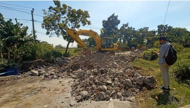 Gorong-gorong Dibongkar, JLU Kota Probolinggo Ditutup Total