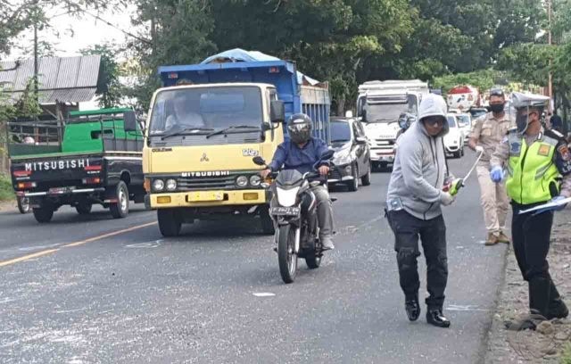 Pecah Ban, Pikap Tabrak Sesama Pikap di Banyuwangi