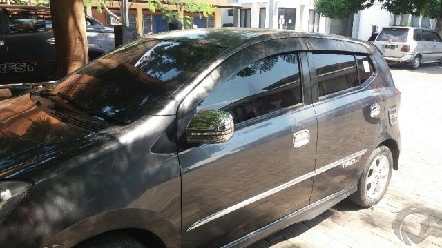 Mobil Parkir di Situbondo Dibobol Maling