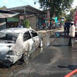 Diduga Korsleting Listrik, Mobil Sedan Terbakar di Sidoarjo