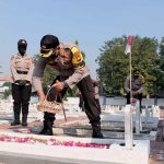 Jelang Hari Bhayangkara Ke-74, Polresta Sidoarjo Tabur Bunga di TMP
