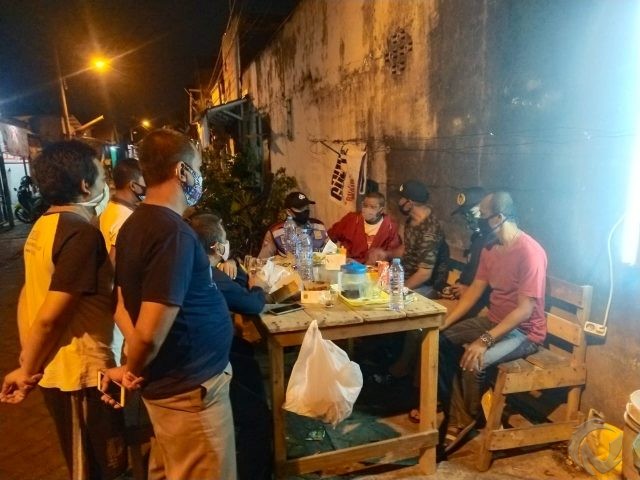 Diduga Positif Covid-19, Warga Tandes Surabaya Ini Tolak Diisolasi Petugas