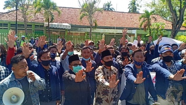 DPRD Pamekasan dan Mahasiswa Sepakat Tolak Omnibus Law