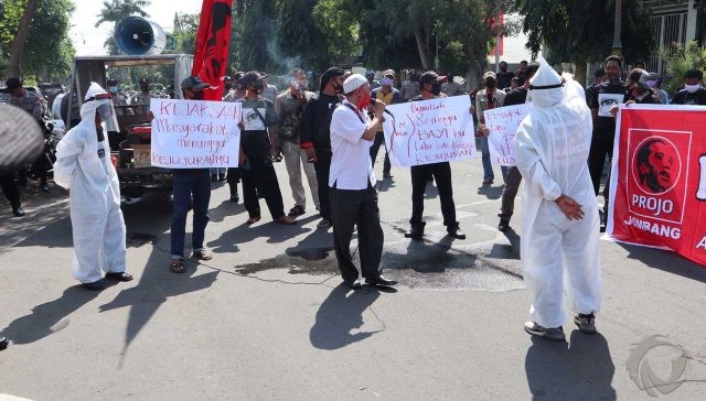 Anggap Penanganan Kasus Korupsi ‘Tumpul’, Projo Jombang Demo Kantor Kejaksaan