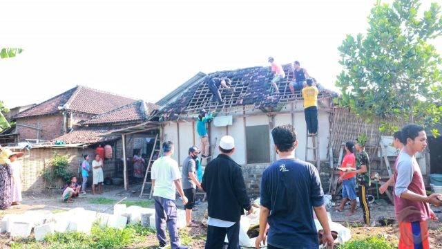 Banyak Rumah Tak Layak Huni, NH Zakatkita Gresik Turun Tangan