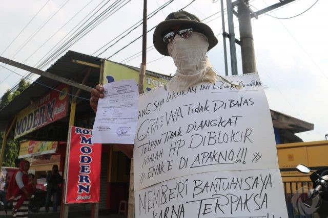 Covid-19, Kecewa Tak Terima Bansos, Seorang Warga Jombang Demo di Balai Desa