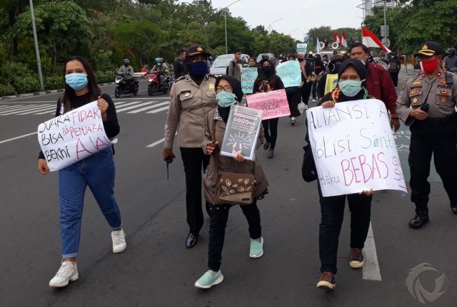 Tuntut Kasus Dugaan Cabul Anak Kiai Jombang Tuntas, Aliansi Santri Demo Polda Jatim