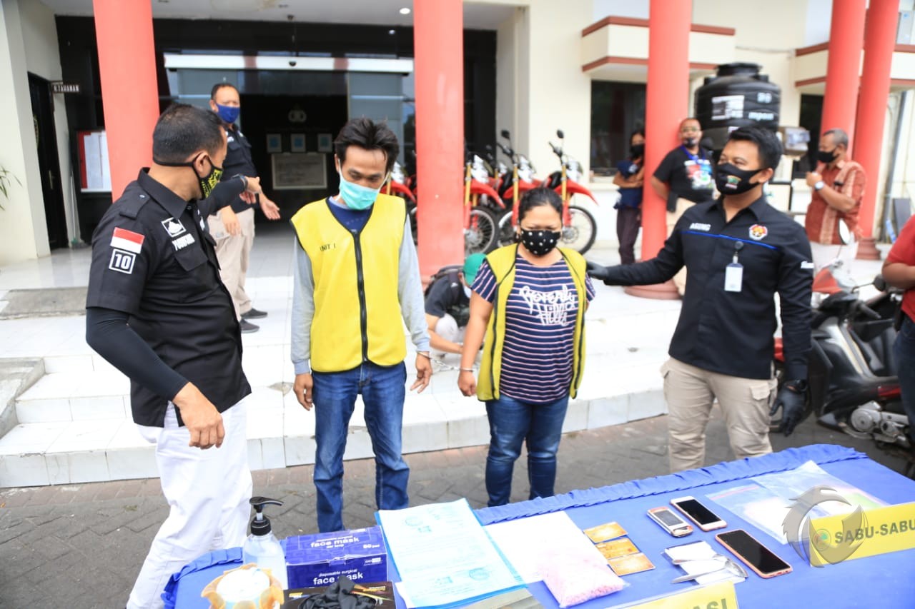 Edarkan Sabu, Kakak Beradik di Surabaya Diringkus Polisi