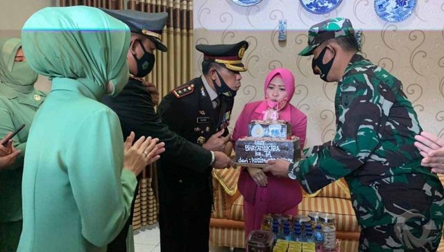 Hari Bhayangkara ke-74, Dandim Beri Kejutan Kapolres Pamekasan