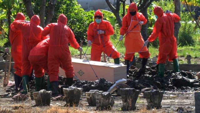 Positif Covid-19 Meninggal, Satu Warga Pilang Kota Probolinggo Dimakamkan di TPU Setempat