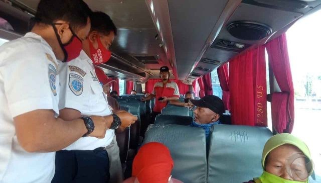 Diduga Tipu Asongan, Seorang Penumpang Bus Diamankan Sekuriti Terminal Ngawi