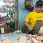 Stok Berkurang, Harga Daging Ayam di Jember Melonjak Hampir Dua Kali Lipat