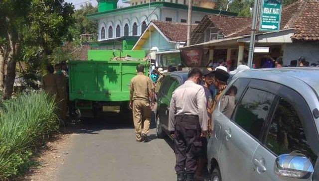 Warga Blokade Jalan, Proses Pemakaman Wanita di Pasuruan Sempat Ricuh