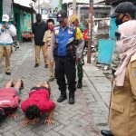 Kasus Covid-19 Masih Tinggi, Pemkot Surabaya dan Aparat Razia Patuh Masker di Pasar