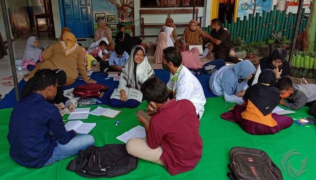 Kehabisan Kuota Internet, Sejumlah Pelajar di Kota Probolinggo Pakai Fasilitas Kecamatan