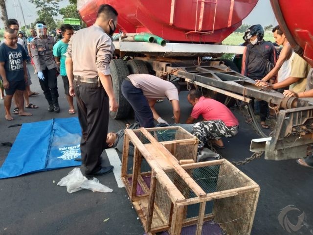 Senggolan dengan Motor Misterius, Pedagang Sayur Tewas Terlindas Truk Tangki di Jombang