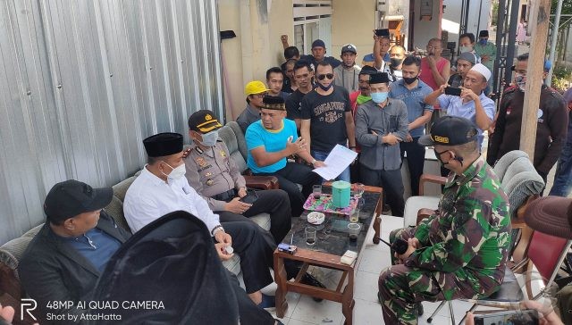 Ratusan Warga Kembali Geruduk RS Bina Sehat, Minta Klarifikasi Surat Hasil Swap Tes