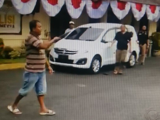 Viral, Video Lelaki Masuk Mapolres Jember Acungkan Pisau Sangkur