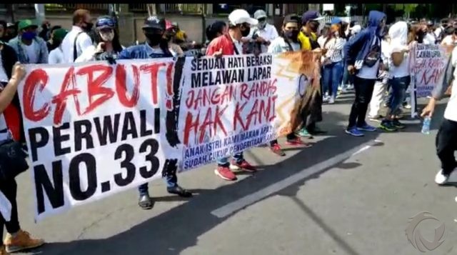 Ribuan Pekerja RHU di Surabaya Demo, Tuntut Risma Cabut Perwali 33