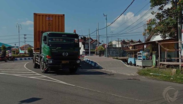 Dilewati Kendaraan Bertonase Berat, Dua Jalan di Kota Probolinggo Rusak
