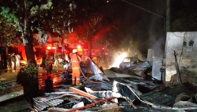 Konsleting Listrik, Tiga Ruko di Tulungagung Hangus Terbakar