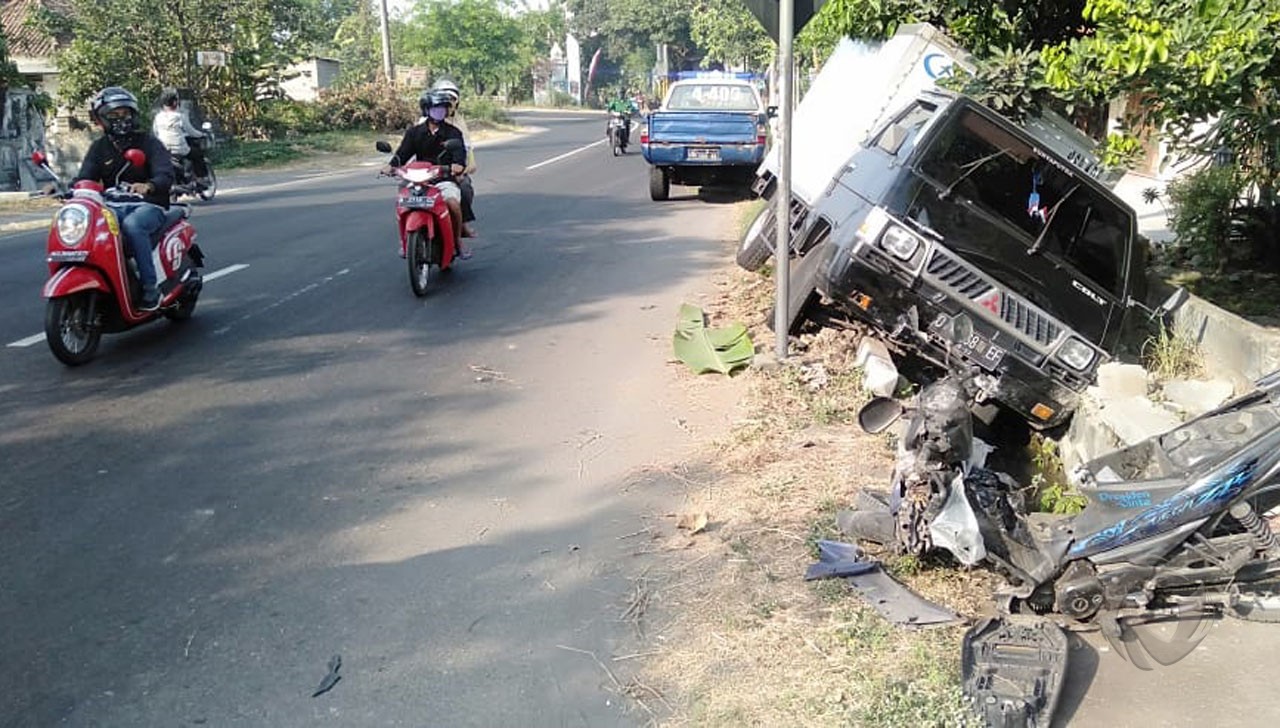 Melawan Arus, Lansia di Jombang Tewas Tertabrak Mobil Boks
