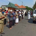 Proses Pemakaman IRT di TPU Dawuhan Situbondo Terapkan SOP Covid-19