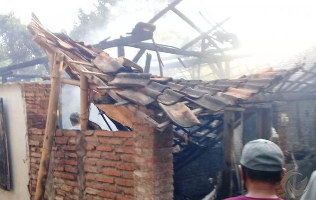 Bara Obat Nyamuk Merembet ke Kasur, Rumah di Tulungagung Terbakar