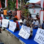 Tak Lolos Pendaftaran Pilwali Blitar, Pendukung Bapaslon Independen Demo di Bawaslu