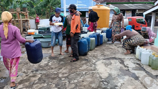 Krisis Air 9 Desa di Lumajang, BPBD Kirim 105 Ribu Liter Tiap Hari