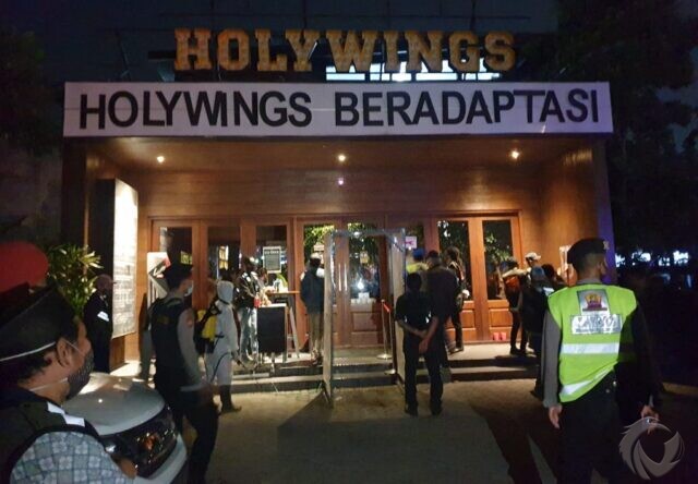 Patroli Besar di Surabaya, Petugas Temukan Kafe Bandel Buka hingga Larut Malam