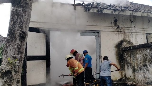 Bikin Gempar, Rumah Kosong di Tulungagung Mendadak Terbakar