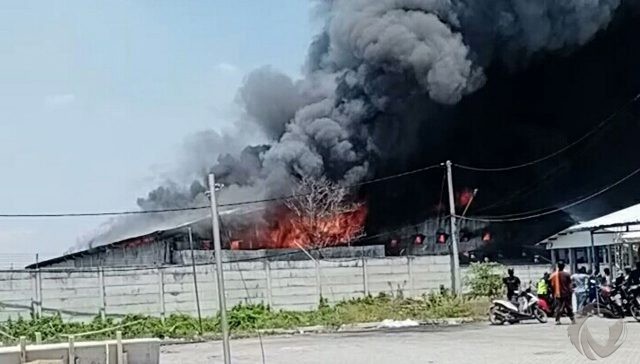 Gudang Pabrik WIN di Lamongan Terbakar, Diduga Akibat Percikan Las