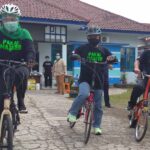 Sambil Gowes, Gubernur Khofifah Kampanye Tetap Bermasker di Lumajang