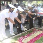 Peringati HUT TNI Ke-75, Pangarmada II Ziarah ke Makam Gus Dur di Jombang