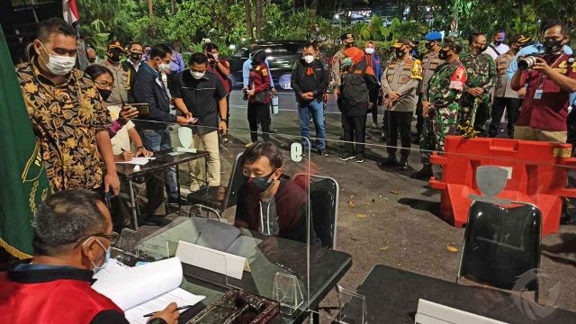 Tim Pemburu Pelanggaran Prokes Covid-19 Jaring Ratusan Pelanggar Tak Bermasker di Surabaya
