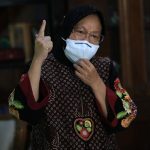 Mengisi Sekolah Daring, Wali Kota Risma Jadi ‘Guru’ Pelajar SD/SMP di Surabaya