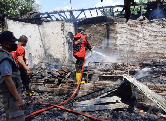 Kompor Gas Meledak, 2 Rumah Milik Ibu dan Anak di Situbondo Jadi Arang
