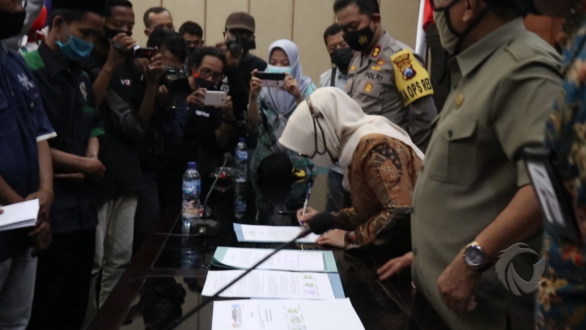 Bupati Jombang Tandatagani nota penolakan UU Cipta Kerja