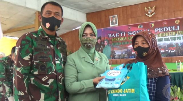 Peringati HUT TNI ke-75, Danrem Madiun Berbagi Masker di Nganjuk