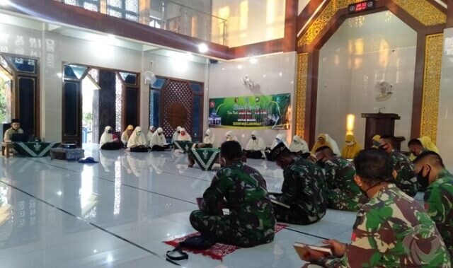 HUT TNI Ke-75 di Lamongan Diperingati Khotmil Quran dengan Tetap Terapkan Prokes