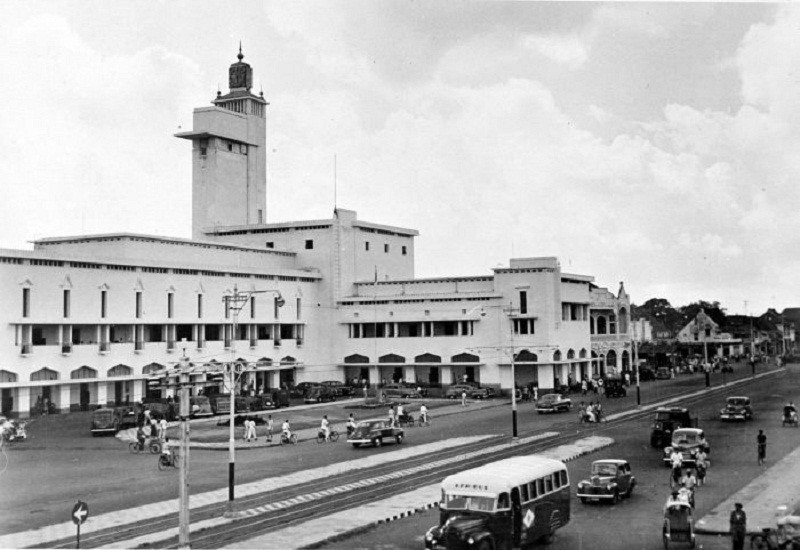 Kantor Gubernur Jawa Timur di Surabaya pada tahun 1951 (Foto: Dok. Tropenmuseum)