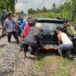 Daihatsu Ayla Tertabrak Kereta, Sekeluarga di Jember Lolos dari Maut